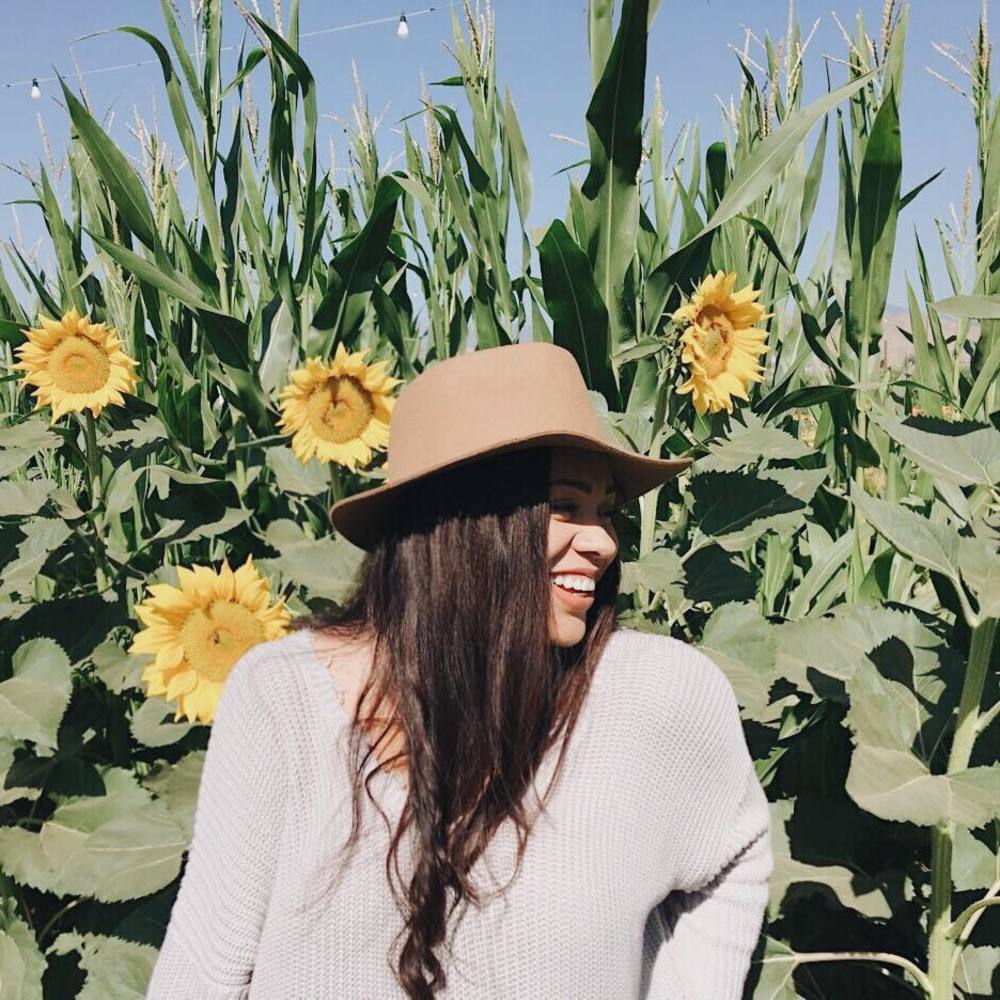 Meet your Posher, Tesia